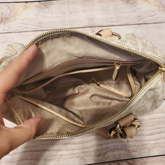 Michael Kors Signature Grayson - Picture 8 of 12